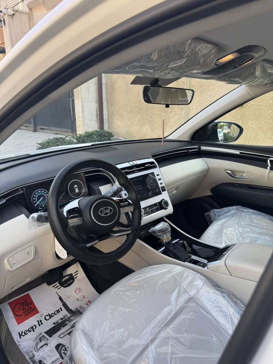 سلام عليكم توسان موديل 2024 مكفوله كفاله عده تكحيل صغير كلش بال جاملغ الامامي سياره جديده بحاله الوكالة ماشيه 12 الف السعر 225 العنوان بغداد المنصور الرقم ***********
