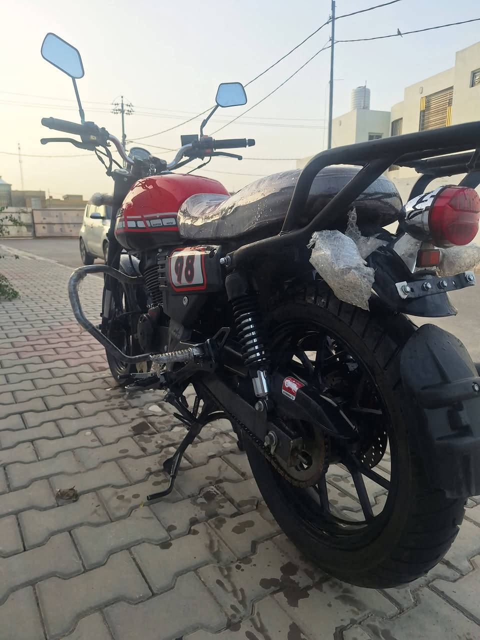 السلام عليكم دايوان لاتي للبيع موديل ٢٣ اوراق اصولي *********** استفسار خاص او علئ الرقم 
مكانها الكوت
