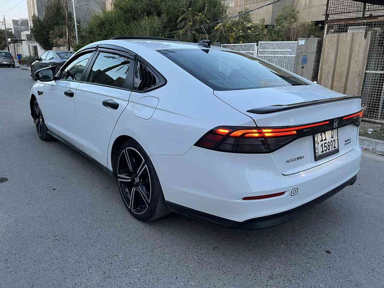 مرحبا للبيع فقط بدون مراوس هوندا اكورد 2023 هايبرد موصفات سبورت ماشيه 55 كيلو بيه صبغ جاملغ وبنيد وعندي شخط بلباب مصلح بارد ومكحل مكاني بلغزاليه سعره 160 وبيه مجال بسيط حك الجيه للاستفسار ***********
