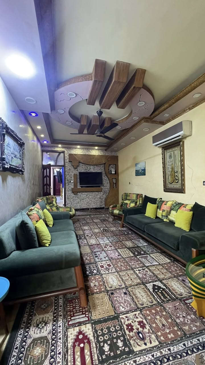 دار  للبيع  — فرصة سكنية مميزة
المساحة: 175 متر
الواجهة: 7 متر     مربع
الطول (النزال): 25 متر    مربع
الصنف: سكني  
الموقع: شارع فلسطين // محلة 506
موقع مميز قرب الخدمات و الشارع العام
كهرباء خصخصه 
يحتوي على صاله / مطبخ / خدمات / غرف 5 نوم 
سنه البناء : 2016
نستقبل جميع العروض السكنية والتجارية

#مكتب_الودق_للعقار
للاستفسار والاتصال:
***********
***********
