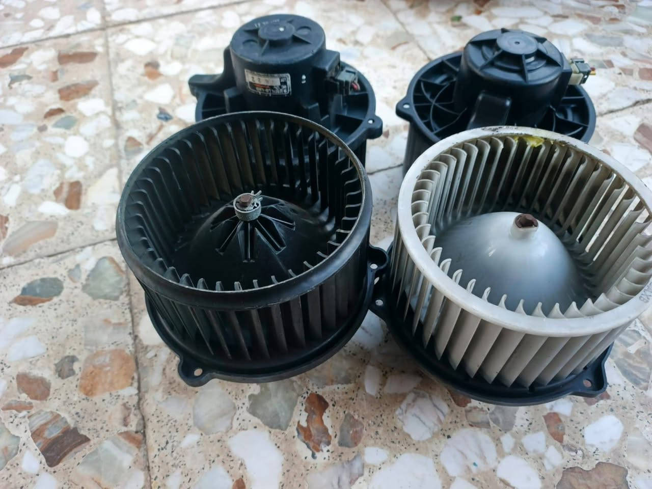 غراض سيراتو تفصيخ حاويه من موديل ٩ الى ١٣ والنترا من ٧الى ١١ يوجد توصيل جميع المحافظات  الاستفساررًالاتصال عل الرقم *********** الحجز واتساب أو اتصال
