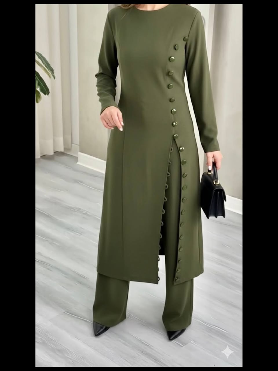 طقم قطعتين . قماش لينين جكار ايطالي .
من ارقى وأفخم الاقمشه الصيفيه الايطاليه .
طول الكيلوت 105 سم عرض 28 سم
الكيلوت يجي من الظهر لاستيك 6 سم
من الامام كمر وسحاب والجيوب شغاله
طول الجاكيت 130 سم مبطن بالكامل
قالب راهي .
جميع القياسات متوفره.
42 44 46 48 50 52


**إذا كنت صاحب هذا الإعلان وتريد حذفه لأي سبب، رجاءا أرسل رسالة إلى الدعم الفني**