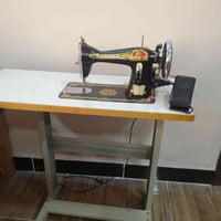 مكينه خياطه مع ميز نظيف للبيع اتصل على هذا الرقم 07723558428