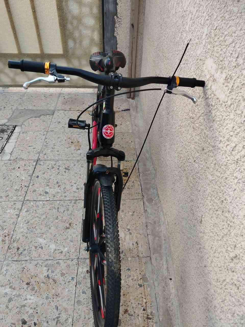 للبيع الأسود سعرة 175 و الأخضر 170 وبيهن مجال   رقم ***********
