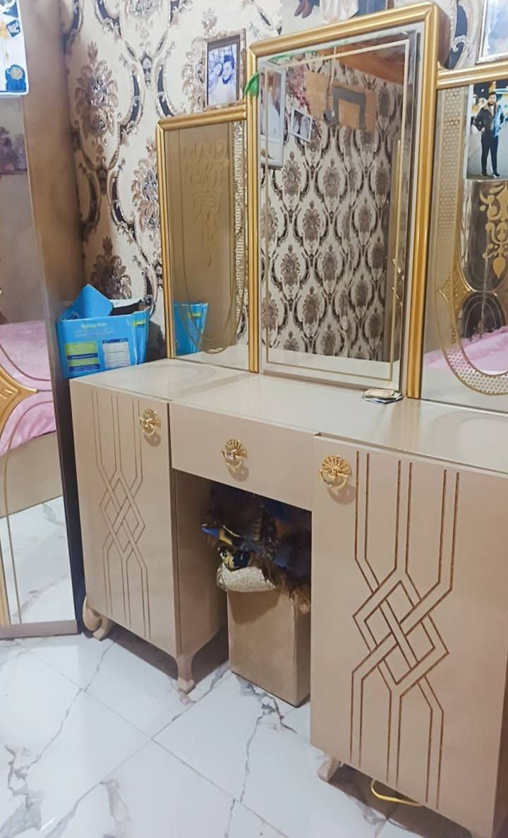 غرفه تركيه للبيع سعرها 800الف نضيفه جدأ مستعجل على بيعها حلوه رقمي ***********
