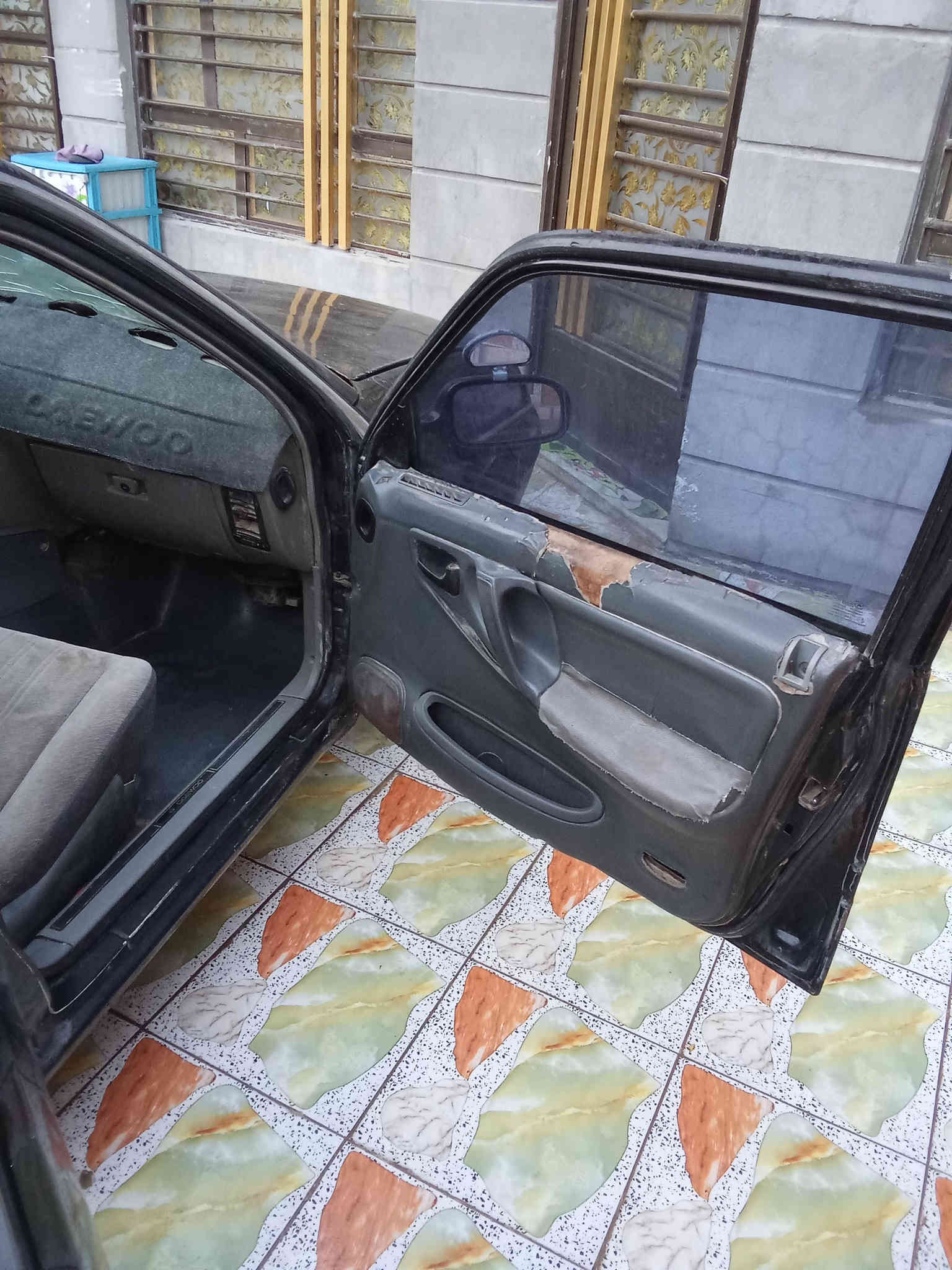 السلام عليكم ورحمة الله وبركاته برنس موديل
 السعر 25وبيها مجال بسيط 
 92رقم بغداد سنويه نافذه النهاية 28سياره 
 ابلاديه كير ومكينه كفاله حداديه خير من الله باتري جديد تخم تاير جديد دواخل كلش حلوه 
شواصي الايسر خير من الله والايمن بيه حشاكم اخياس مكان السياره جبله تعجبك اخليك على عيني وراسي ماتعجبك ارفع المنشور بكلمه طيبه مثلك ***********. ***********
