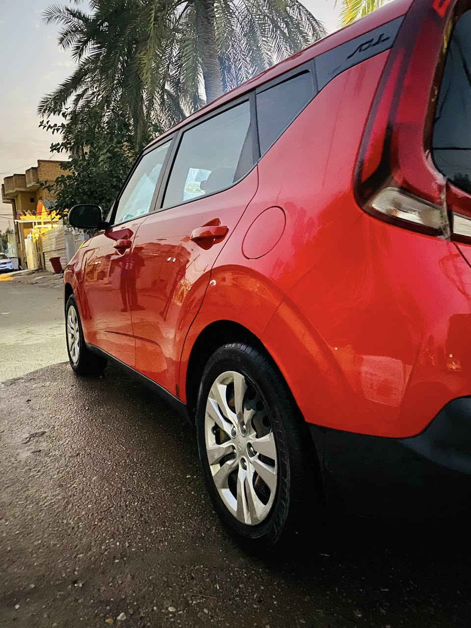 السلام عليكم
كيا سول موديل 2020 

السيارة باسمي المكان العمارة حي العسكري 

ماشيه 63 الف 

نص مواصفات 

حادثها بامريكا سرقة جاملغ 

حادثها بالعراق شخط ستوته بالبابين وشوي من الجاملغ بيهن صبغ  

الشراي يتصل ع الرقم 

***********
