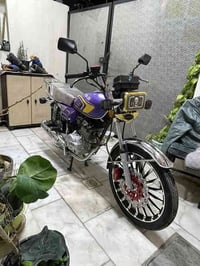 لبيع دراجه سونك 2025 مكينه 200 الدراجه بعدها بجيس كهربائيات كلها شغاله...