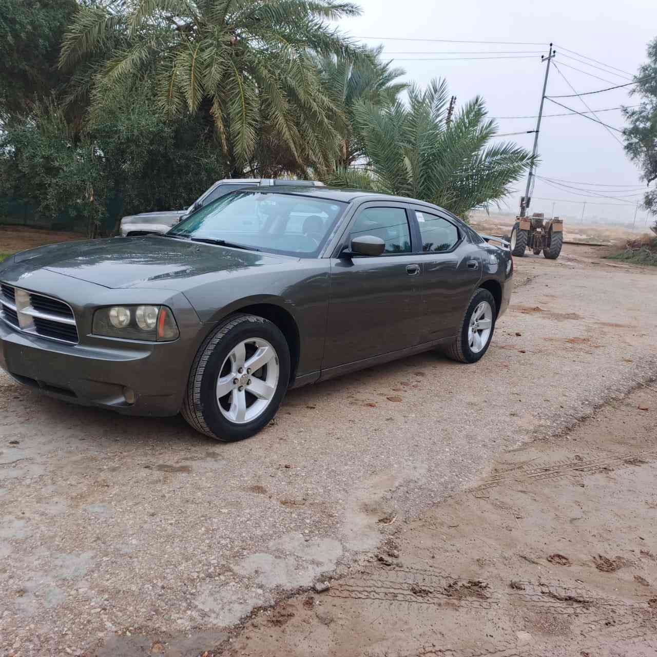 السلام عليكم جارجر للبيع مديل 2010 وارد امريكي كلين بدون حادث السونار مرفق مع الصور السيارة مكفولة كير ومحرك وتبريد وصدر وتخم تاير اخوان السياره مال بيت مامشتغله تكسي رقم أربيل جديد با اسمي 
محرك 3500
السعر                 115 بيها مجال قليل
مكان السياره ديالى بلدروز 
***********
