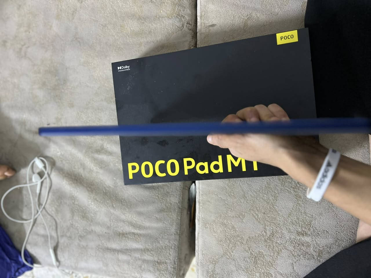 السلام عليكم 
ايباد POCO Pad M1 بطاريه ١٠٠ 
عدد الدورات٢ 
سعه البطاريه ١٢٠٠٠ 
جهاز قبل ٤ ايام مفتوح من الكارتونه غراضه كامله 
سعر ٣٨٥ وبي مجال للشراي 
متوفر خاص 
او تصال على هاذ الرقم ***********
