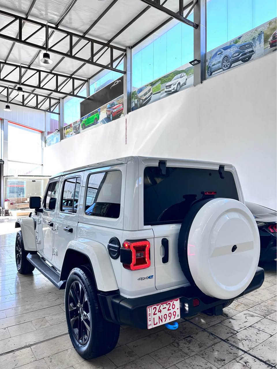 رقم السيارة : بدون رقم يترقم شمالي 
موقع السيارة : دهوك
نوع السيارة : جيب رانلكر 
موديل السيارة : 2024
المسافة المقطوعة: 22.000 ميل

مواصفات:صحارى SAHARA 

بصمة تشغيل 
بصمة ابواب 
تشغيل عن البعد 
شاشة كبيرة 
كراسي تدفئة 
ستيرن تدفئة 
هايبرد وبانزين وكهرباء
تراكشن مانع انزلاق
لايت زينون LED
دفع رباعي 4*4 

ملاحظات: مكفوله كفالة عامة كله بشرط بدون صبغ بدون اي شي 

السعر : 33.000$ 

للأستفسار :

***********
*********** دهوك, العراق
