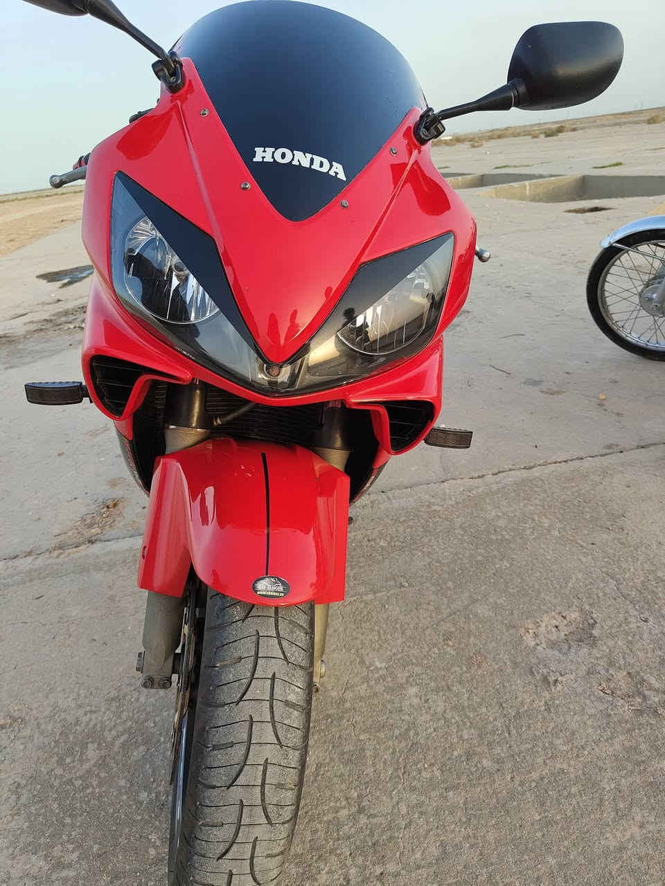 السلام عليكم دراجه للبيع افوراي محرك 600 كفاله عامه الدراجه مكمركه وبيها اوراق كمرك اصلي وكلها على البلاد حته كفراته البلاد سعرها 30 وبيها مجال لشراي وهاذ رقمي*********** والي مو شراي لا يجي بس يستفسر ويتعبني وتعبه
