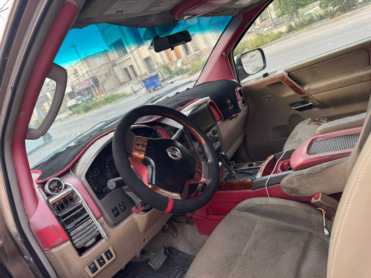 سلام عليكم ارماده للبيع گير ومكينه لكزز 8سلندر سياره حلوه ونواقصهة بسيطه جدا سنويه ٢٠٣٠ تنتهي سياره عائليه حلوه ومرتبه داخل لونين  للبيع او المراوس ***********
