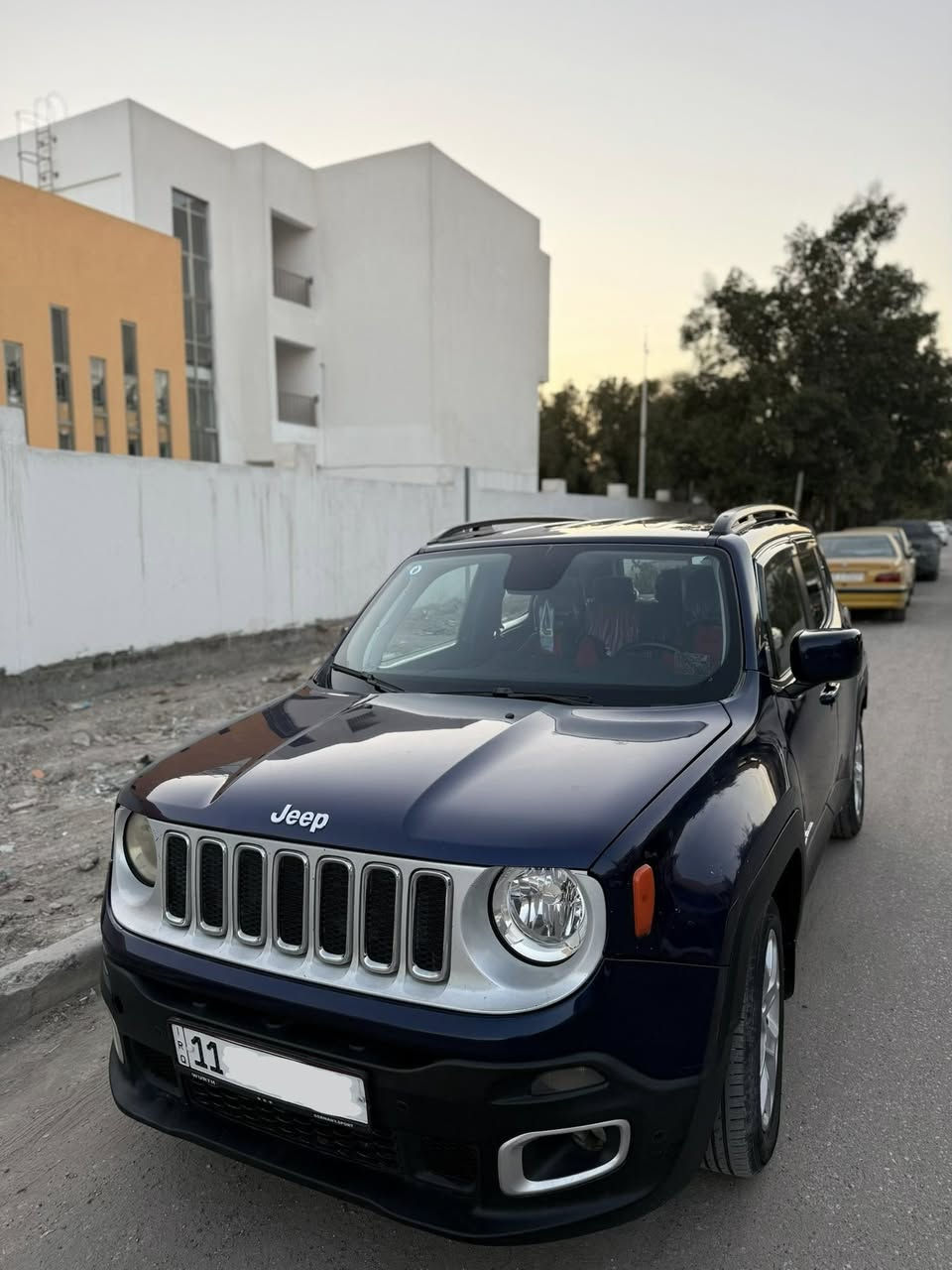 جيب رنجيد 2018 لون نيلي 
محرك 2400 تنفس طبيعي 
وارد امريكي حادثها جاملغ خلفي 

تبريد ثلج 
محرك كير بلادي 
بدون نقص ماشيه ٨٠ 
تشغيل عن بعد. شاشة كبيرة. كاربلي بلادي. 

السعر 115 وبيهه مجال للشراي 
العنوان بغداد الدورة شارع ٦٠ 
الاتصال على الرقم 
 *********** يوجد واتساب
