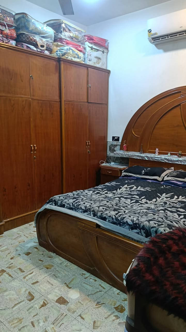 بيت للبيع 100متر طابق ونص بنيان درجه اولئ مطلوب للاسكان ...عنوان البيت حي النداء شارع المجمعات مقابيل مخبز الكراده قريب عالشارع العام للاستفسار اكثر الاتصال عالرقم ***********
