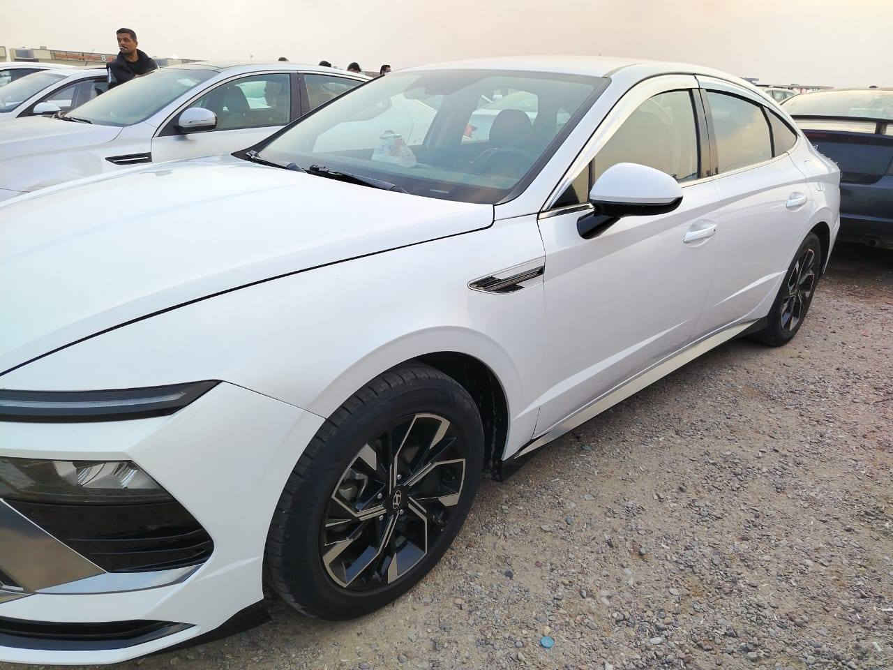 اسم السيارة : سوناتا وارد كوري غاز
الموديل : 2025 

اللوحة : رقم بصره باسمي

السعر المطلوب:180مع المجال 
تبديل قطعتين
المواصفات ............

محرك 4 سلندر 2500

دخول ذكي 

لايت زنون

تحديد مسار

رادار امامي

رادار جانبي

شاشة ديجيتل 

كامره دواره

حساس خلفي 

حساس امام 

اريل نڤگيشن

دواخل جلد اصل 

 تدفئة تبريد كشنات خلفي امامي

كشن سايق كهرباء 

شاشه كبيرة

جنطة كهرباء

بك لايت لد 

بصمة تشغيل

تدفئة ستيرن 

قياده ذاتيه على الخطوط السريعه

تحكم ستيرن

مثبت سرعه

نضام قياده ايكو+سبورت +سمارت+نورمال 

تشغيل عن بعد

تبريد خلفي

نظام تحكم 

اوتو هولد

ستيرن كهرباء

نظام ترحيب 

سستم صوت متكامل 

منافذ شحن USB Type-C

السعر 180مع المجال البسيط

*********** ابو الخصيب, البصرة
