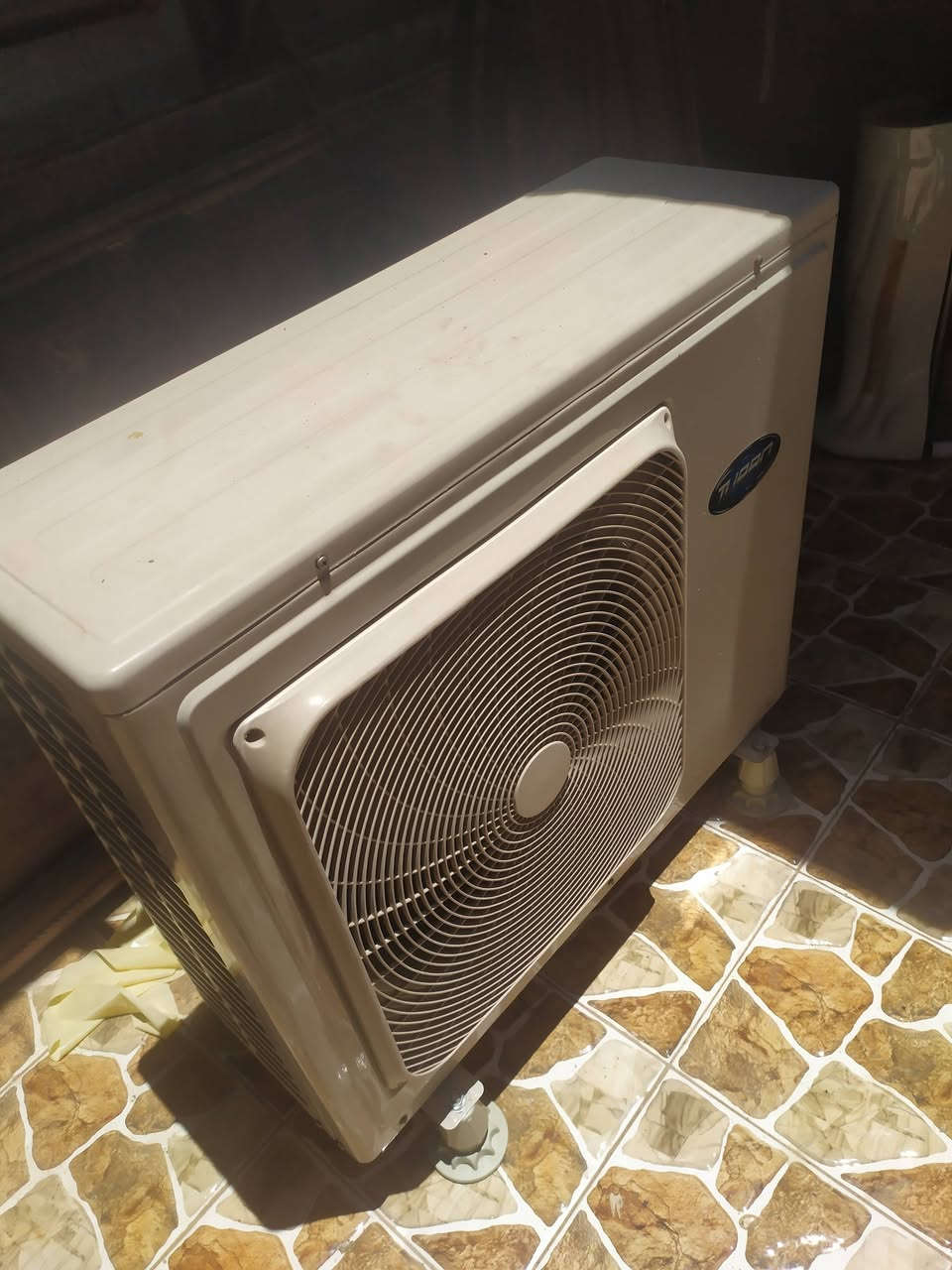 سبلت طنين العتبه تيربو نضيف شغال من نضفته قطعه داخليه كامت طلع ريحت غاز بيعه عل وضعه سعر 350 وبي مجال شراي اتصل ***********
