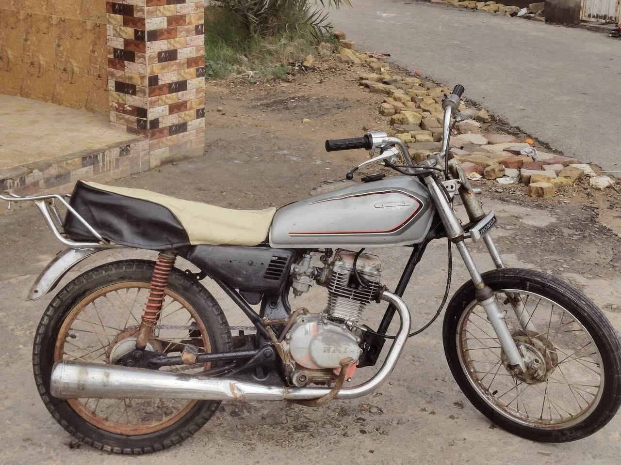 دراجه للبيع بدون وراق سعر ٢٢٥مكان الميمونه ***********
