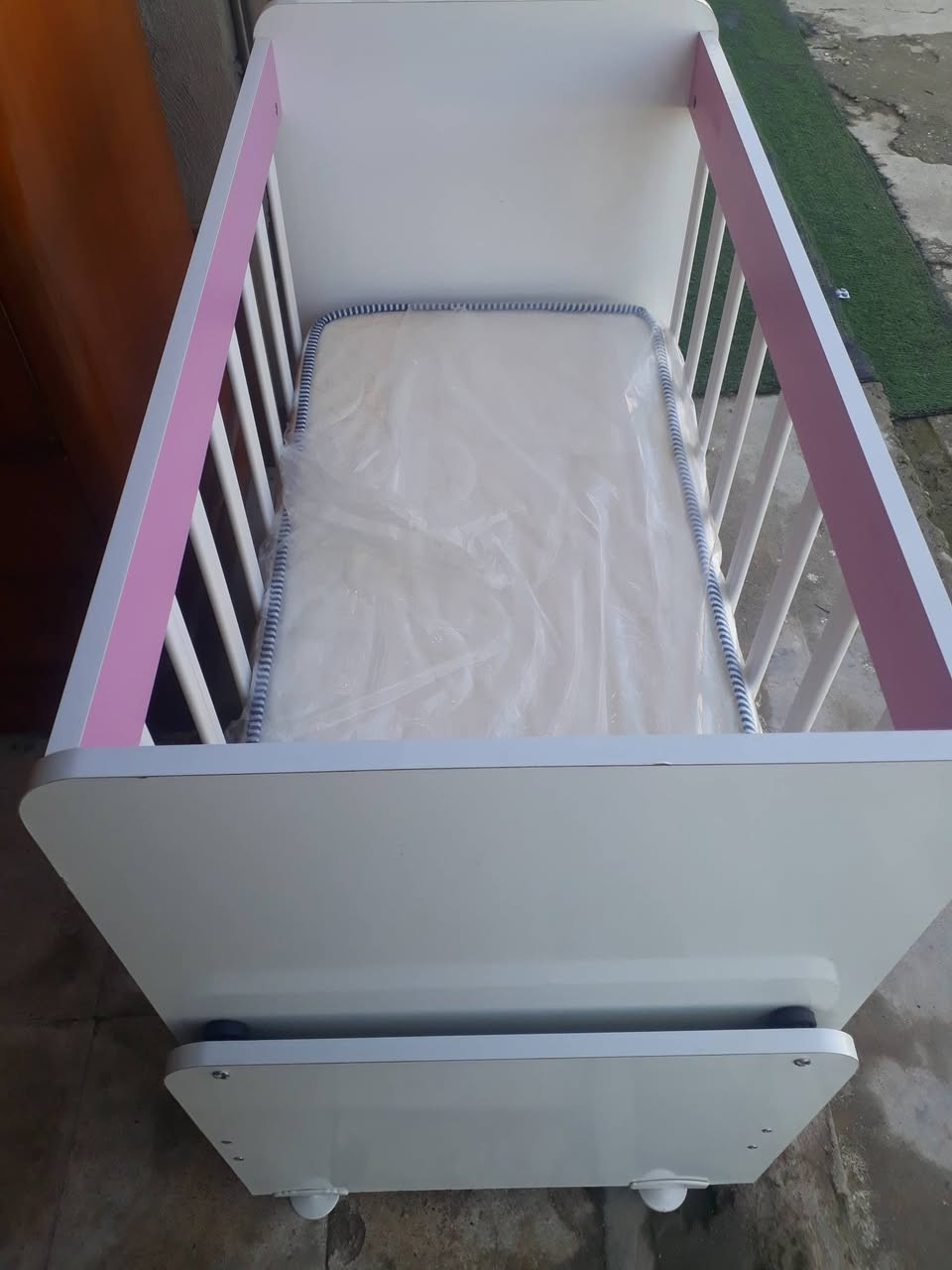 السلام عليكم سرير طفل تركي مستعمل نظيف جدا العنوان حي فلسطين قرب صيدلية الاسدي  للاستفسار الاتصال على ***********
