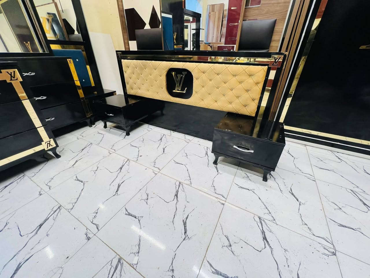 غرفة نوم مستعملة🇹🇷
 نضافة80 ٪💯
عدد القطع / 5
نضام / أسلايت 💢 
400🔒
شد ونقل داخل بغداد مجاني🚛
يوجود توصيل محافضات


**إذا كنت صاحب هذا الإعلان وتريد حذفه لأي سبب، رجاءا أرسل رسالة إلى الدعم الفني**