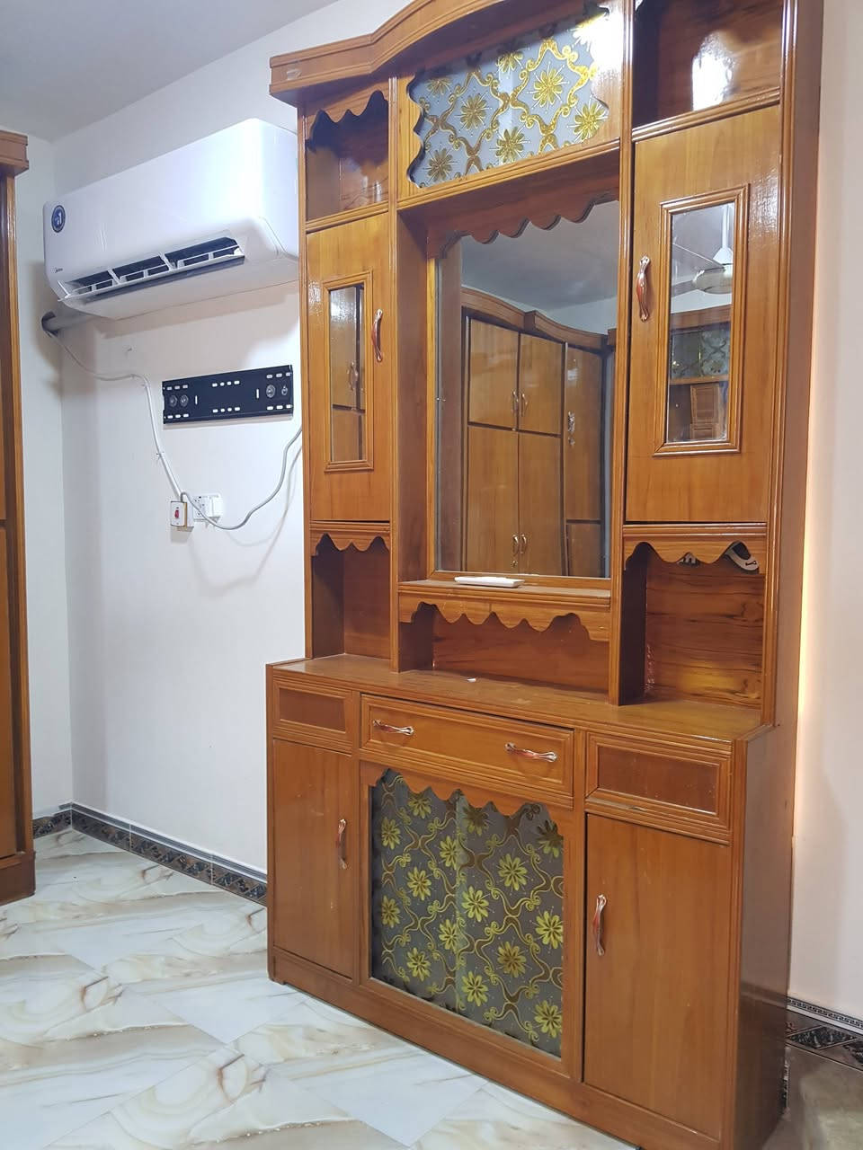السلام عليكم غرفة اخشاب للبيع
مكان الغرفة الخالدية
السعر ٨٠٠ الف غرفة فر 

رقم 0783200440


**إذا كنت صاحب هذا الإعلان وتريد حذفه لأي سبب، رجاءا أرسل رسالة إلى الدعم الفني**