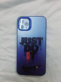 جهاز 11برو ماكس نضيف جدا جدا  بطاريا85 بلادي ذاكره 256 جهاز بلادي ومرت...