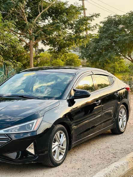 سلام عليكم الانتره موديل 20 السياره جاهزه من كلشي السياره حادثه بسيط بالصوره مرفق بل منشور صور الحادث السياره بيه قطعتين صبغ السياره ليبل واحد وبدون ولاقطره معجون شواصي الغود كفاله مكاني بغداد الكرخ سعره 130 وبيها مجال الاتصال على هذا الرقم بي واتساب *********** بغداد
