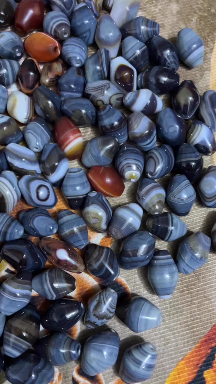 السلام عليكم احجار جزع جمله ومفرد للتواصل ***********
