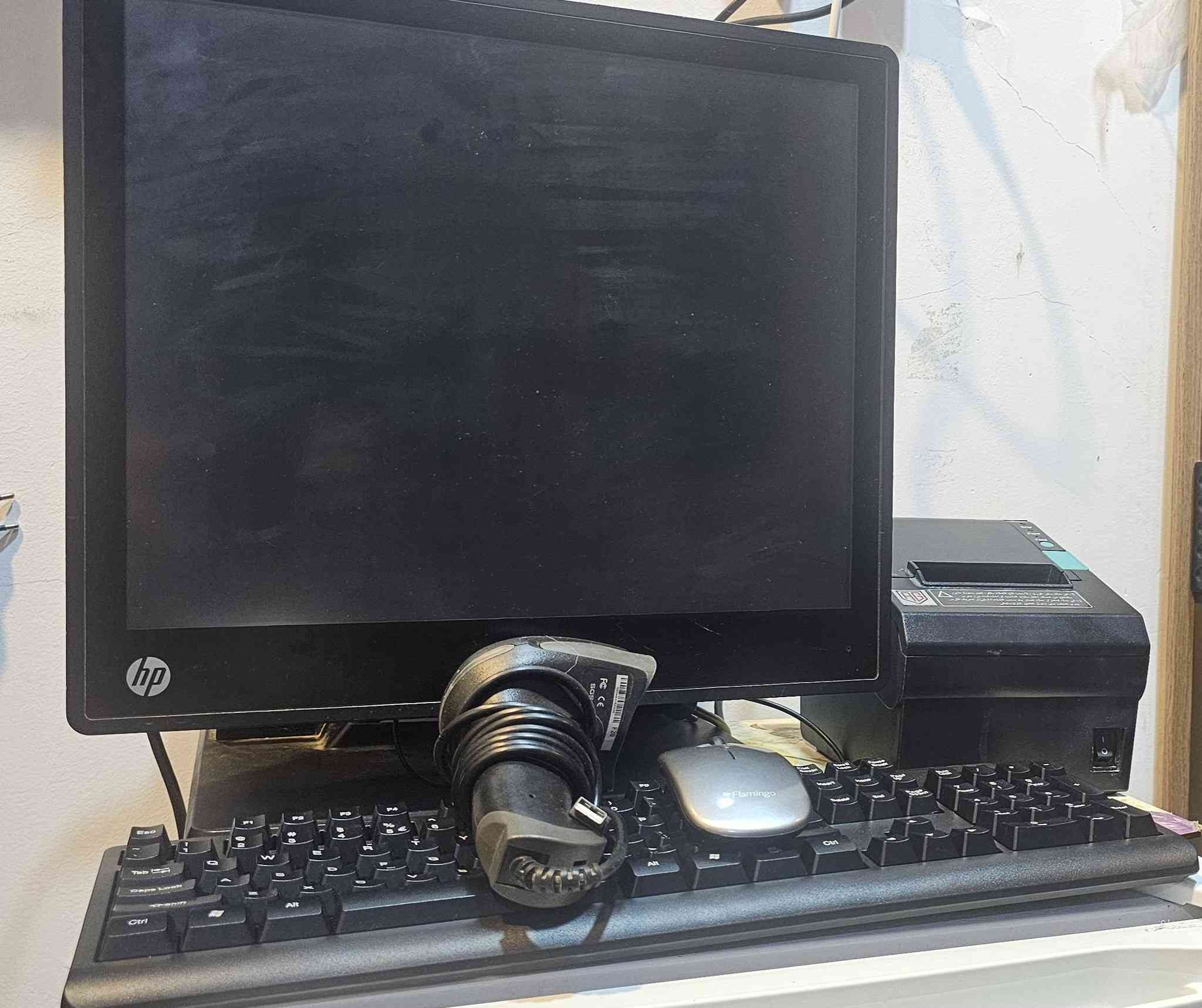 حاسبة كاشير للبيع مع كامل الملحقات  السعر ٢٠٠ الف البصرة شط العرب ***********
