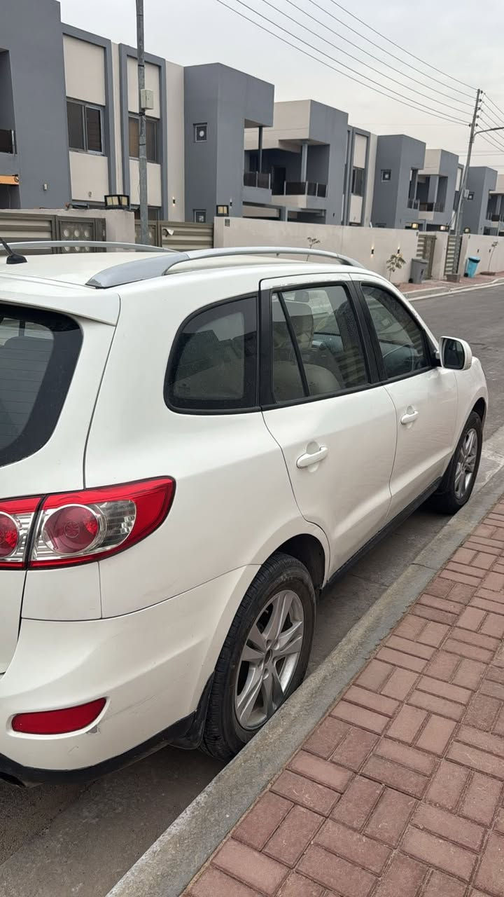 سنتافي ٢٠١٢
خليجي شركة عامة 
محرك 6 سلندر
مصبوغة حزام للجمالية 
رقم انبار مميز مشروع وطني
تخم تايرات مبدل جديد
صدر امامي مبدل جديد 
مازدات امامية جديدة
بس الصدر الخلفي بي ملاحظات

عنواني بغداد مجمع النجمة او العامرية 

السعر 120 وبيها مجال

***********
