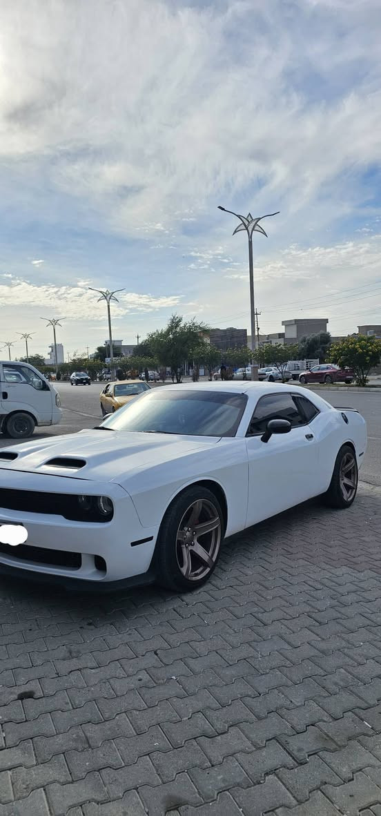 سلام عليكم للبيع او مراوس يفضل مراوس 
دوج جالنجر 2016 
صبغ حزام بدون دواخل بجم كبس حادثها جامرلغ خلفي فقط بيها تعديل بسيط بالحوض 
رقم سليمانية هزة وبراد وتحويل بالشرط 
كير مكينة شرط مكينة مبدله جديدة 
سيارة مواصفات Sxt فول عده الفتحة 
سيارة كاعدة حلوة ومرتبة مانقاصها كلشي 

سعر / 135 بيها مجال 
مكانها / كركوك 
*********** كركوك, العراق
