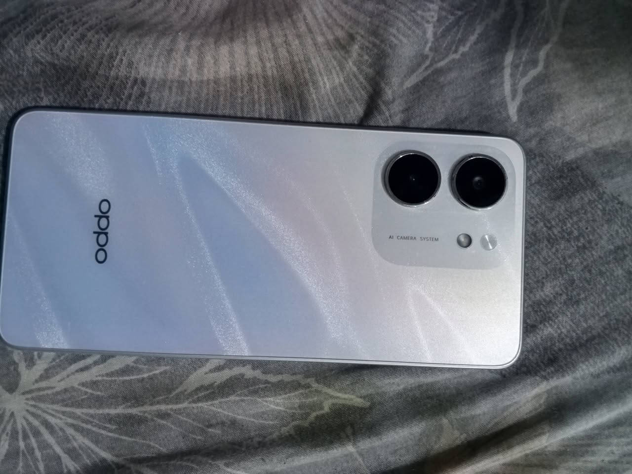 سلام عليكم موبايل جديد اوبو بلكرتونه صار سبوع اخذته ضد الماي ضد الكسر عنواني بغداد مدينه صدر سعره 160رقم***********
