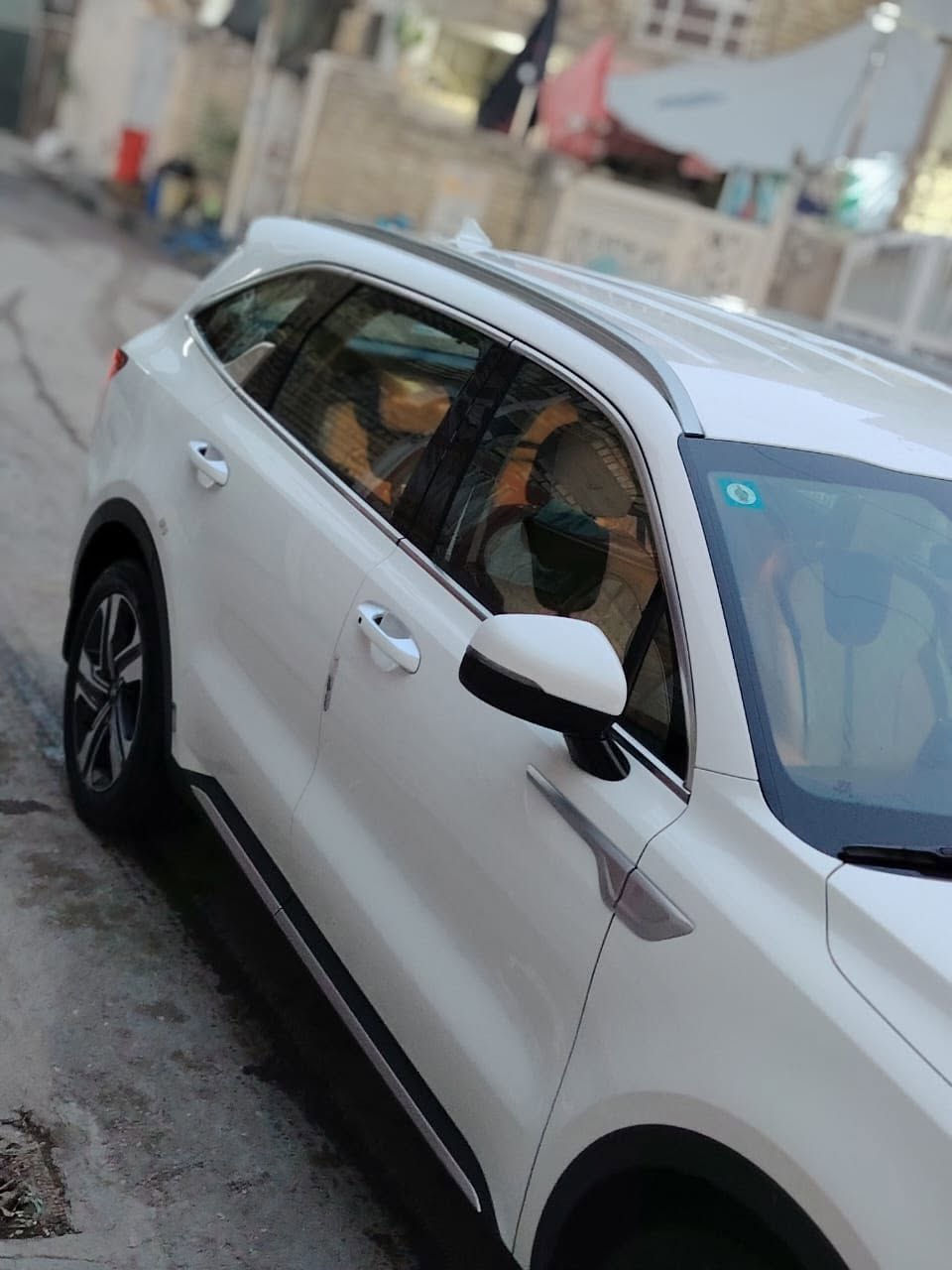 كيا سورنتو خليجي 
رقم بغداد انكليزي بسمي 
لون ابيض 
موديل ٢٠٢١
٦ سلندر ٧ راكب 
المواصفات
بصمه: تشغيل وتقفيل 
الباب الخلفي كهرباء 
مانع انزلاق وانحدار 
اكيورة بلستيرن 
شاحن وايرلس 
شاشة اعطال بلدشبول 
نظام سبورت ورياضي وعادي 
تشغيل عن بعد 
نظام ايكو درايف 
كشنات جلد اصلي
كشنات ٢ كهرباء 
شاشة كبيرة اندرويد 
كامرة دوارة اصلية 
حساس امامي وخلفي 
مري شفط مع القفل 
تحكم استيرن فول 
حاكية: ابلوتوث: اوكس 
شاشة الدشبول الكترونية 
تبريد ابيانو لمس 
تبريد ٣ قطع ثلج 
اضواء ترحيب بليدات  
اضواء دشبول ليلية
لد امامي وخلفي 
لايت زنون اصلي 
اشاير بلمري
يدات نيكل اصلي 
ويل اكروم ١٩ 
تخم تاير جديد لك 
ماشية 51 اصلي ادك جرس
سيارة مال بيت وجديدة على ايد وحدة من زيرو لحد الان 
كير ومكينة وصدر وحدادية وتبريد كفالة عامة المكان بغداد السعر 245
***********
