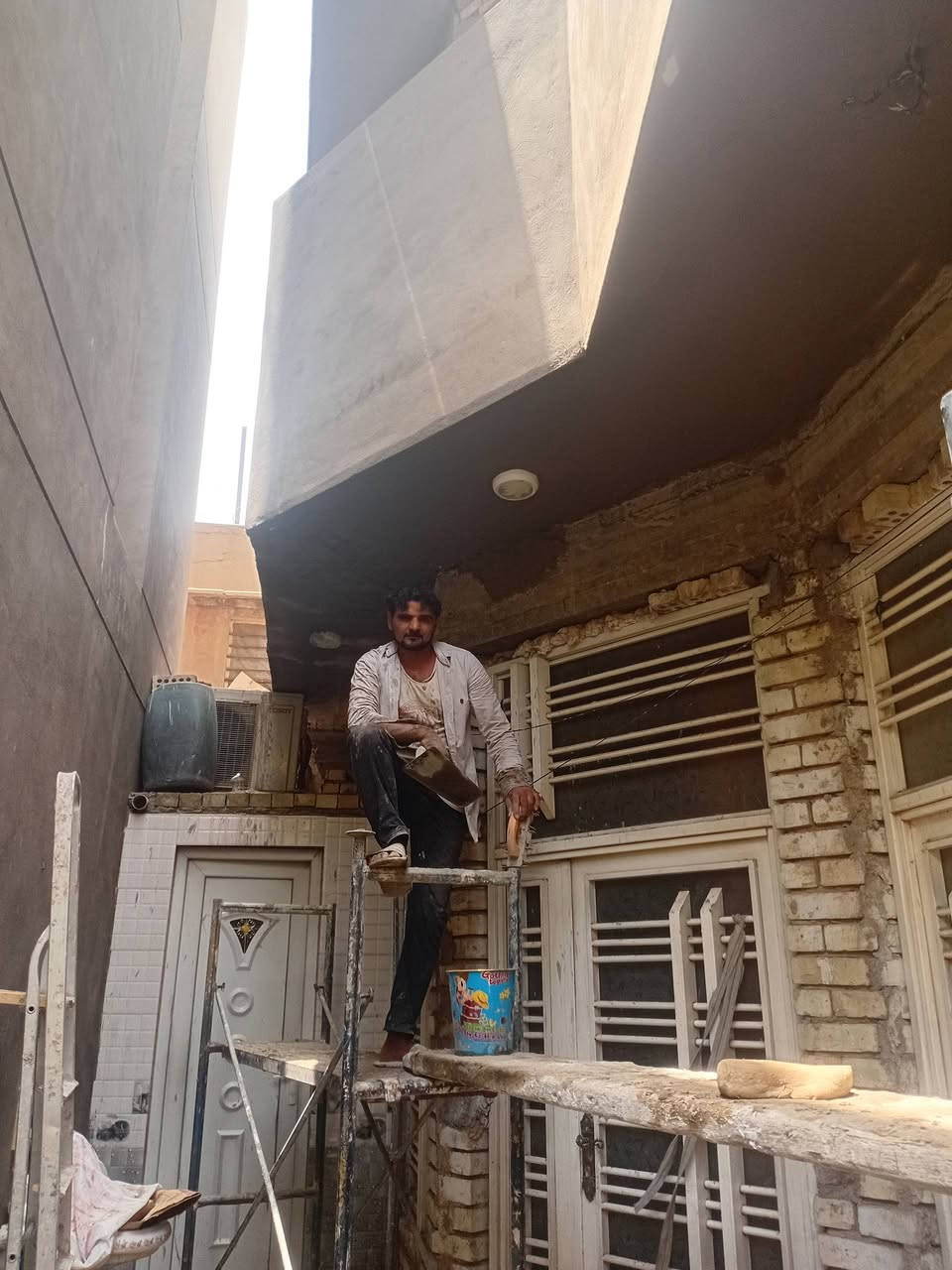 عادل المصري.خلفات اسمنت درجه اولى بغداد الجديد***********
