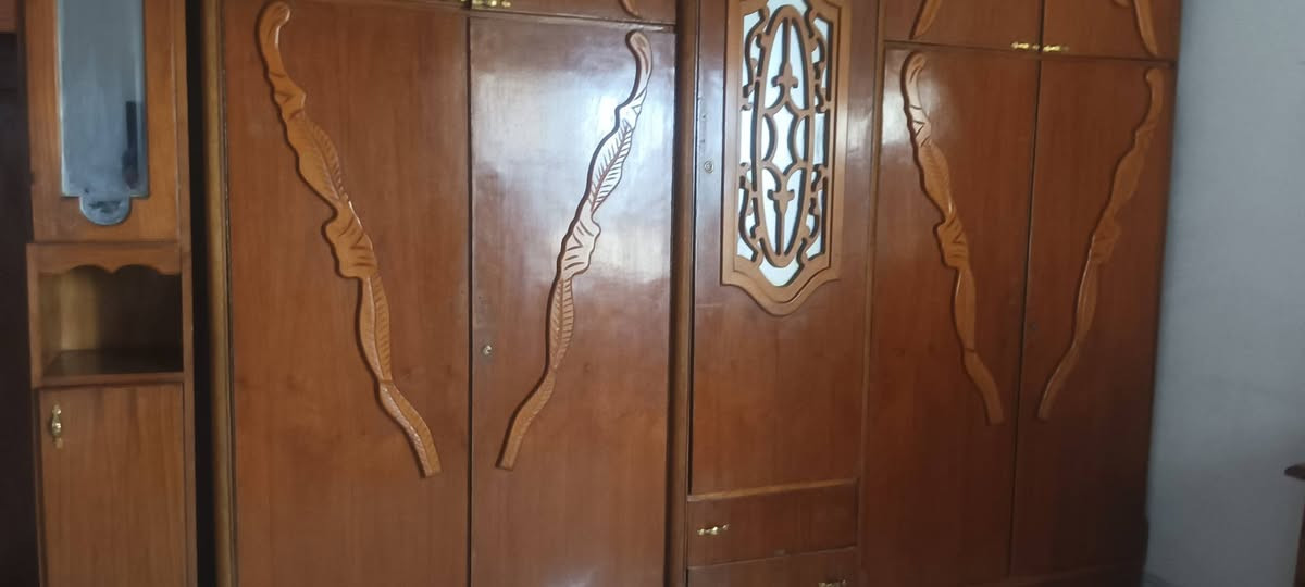 لبيع غرفة نوام عراقي خشب ثقيل شرط النضافة مابيها اي ضرر السعر 600 بيها مجال العنوان حي صدام أتصل *********** بي واتساب
