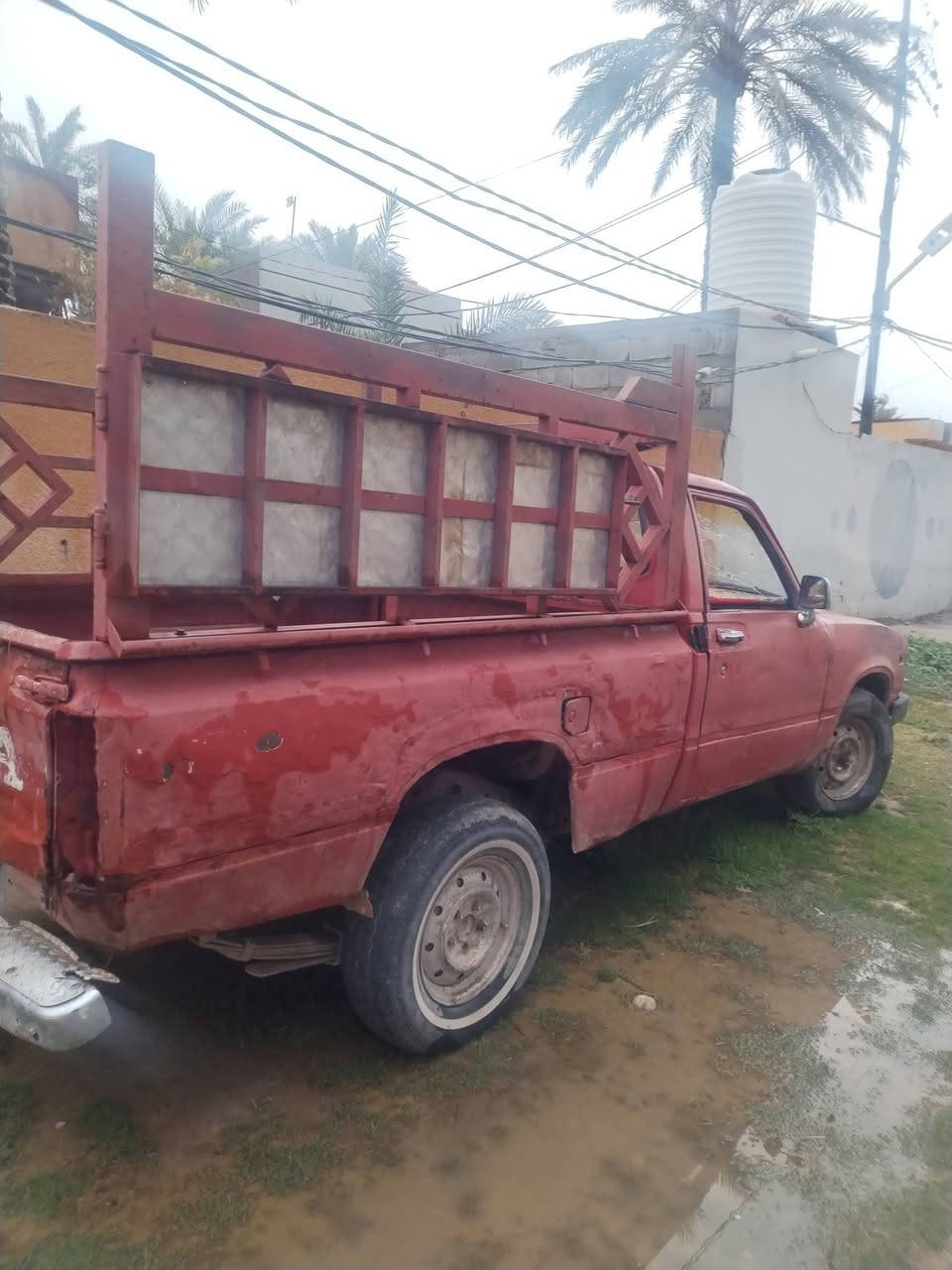 سلام عليكم. بيكم تويوتا موديل( ٨٢ ) اصولي. رقم ديالى. گير ومحرك مكفولات يبقى الكشر تجي وتشوف. سعرها ١٧ ورقة وبيها مجال مكان السيارة ديالى. كنعان. رقم الهاتف ***********
