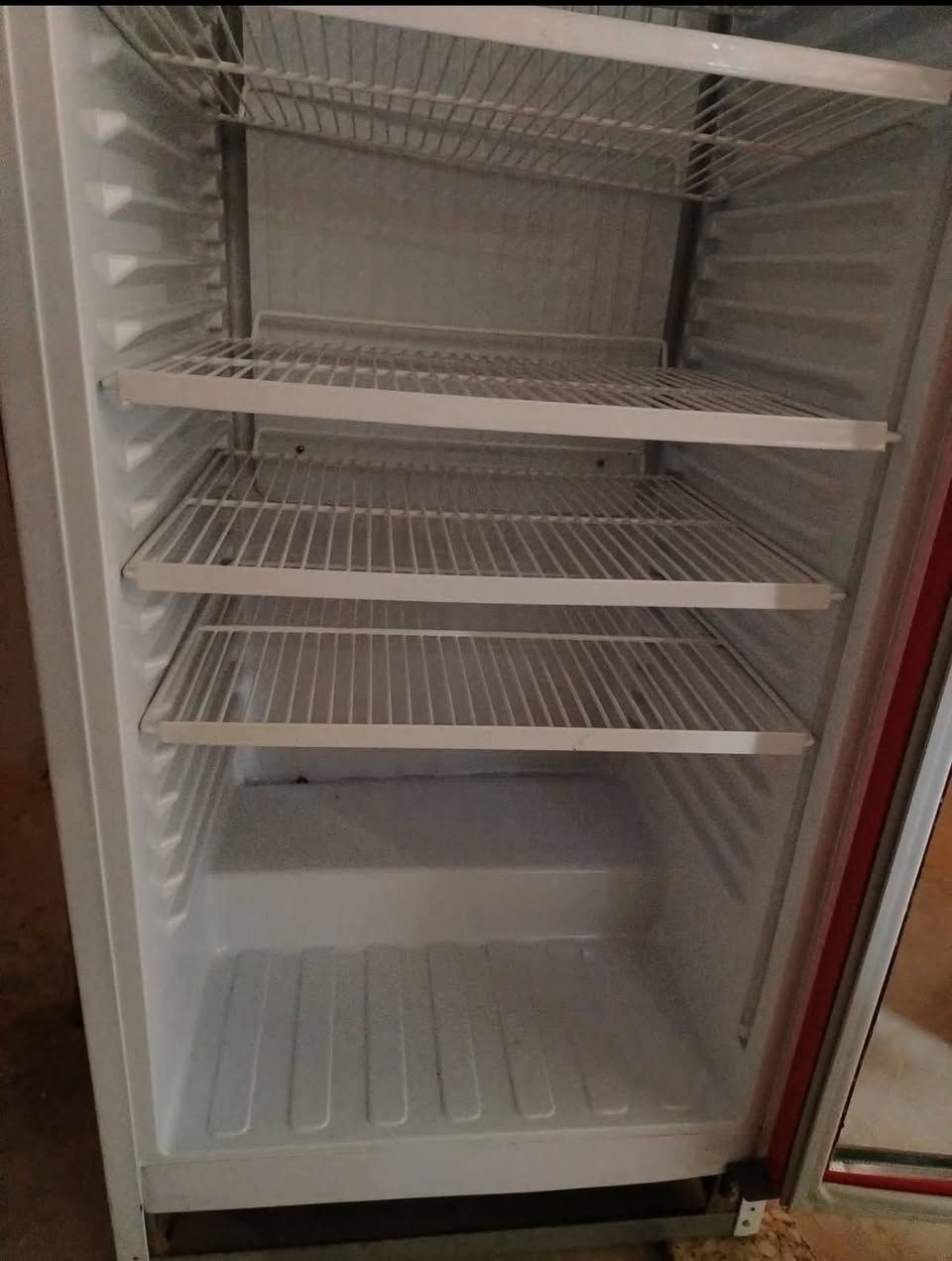 السلام عليكم
يوجد براد نضيف ما مفتوح للبيع مستعمل
السعر 200 
للاستفسار الاتصال ***********
او تواصل خاص
