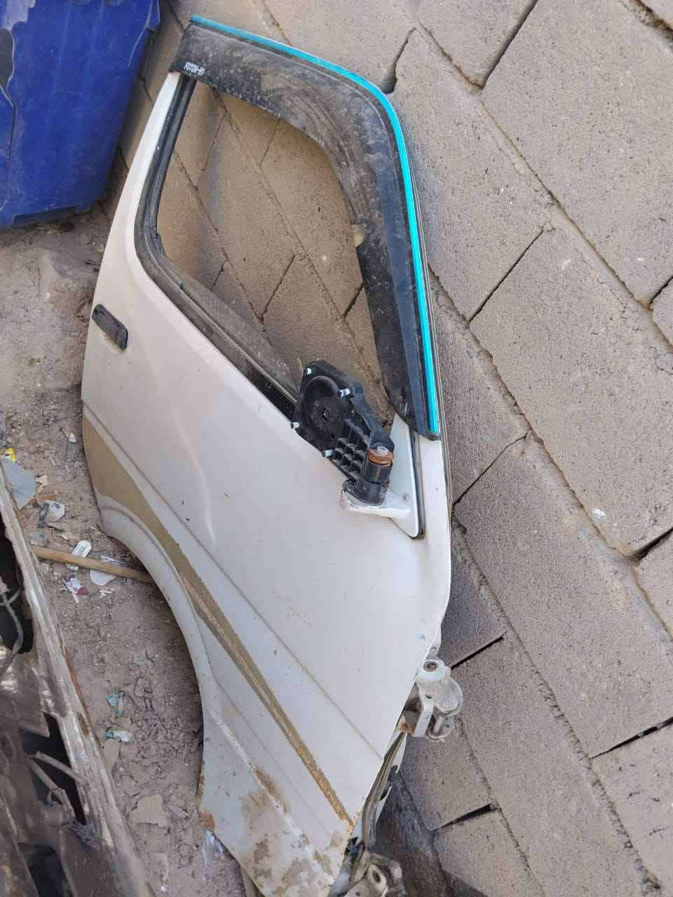 السلا م عليكم ورحمة  مكينه فور واي للبيع مع بيبان باب جنط وباب امامي++سله +شفتات اصطابكسن +تانكي بانزين ++كشن البيع فقط واتساب *********** السعر كلمنه وسعر Singapore
