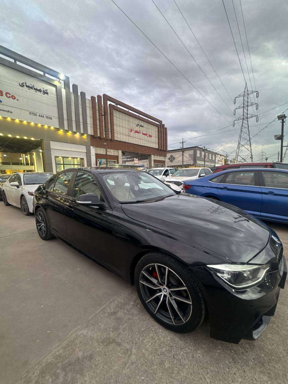 BMW 320i 2017                                                    M فوول مواسةفاتة هةيكةلي كامل كرايتة                  بونيت و چاملغي سبوغة بي ناوگرتن ئيرباگ بةس شاني تةقية ٧٥ هةزار مايل روية گير و مةكينةو تةقةو رةقةو هةموو شتي بةشةرتة سعري ١٦٥ مةجال *********** أربيل, العراق
