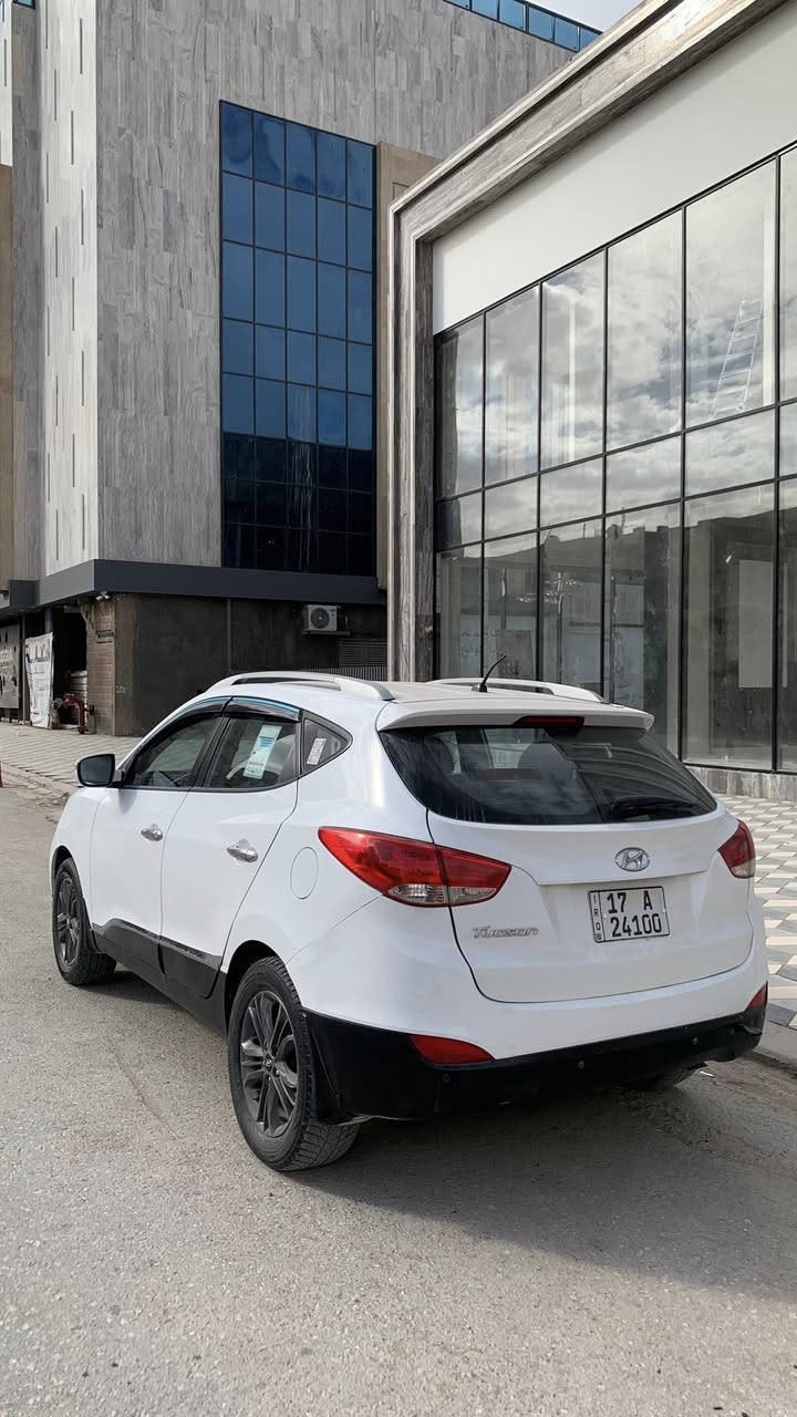 السلام عليكم ورحمة الله وبركاته
توسان موديل 2016 خليجي رقم مثنى الدولي (باسمي شخصياً ) (هزه ماساقطه وسنوية لل28 يعني تحول مباشر باسمك باي محافظة تعجبك ) 
مواصفات
حساس خلفي
تحكم ستيرن جهتين 
منظومة زنون هالوجين الاصلي 
تبريد قطعتين 

السياره بيهه صبغ بخشم البنيد بدون داخل وبيهه صبغ بقبق الجنطة جوه الرقم هم بدون داخل الباقي كفاله 
السياره جاهزه مكينه وكير وحدادية وتبريد (السعر 150) بي مجال قليل
مكاني النجف الاشرف 
***********
