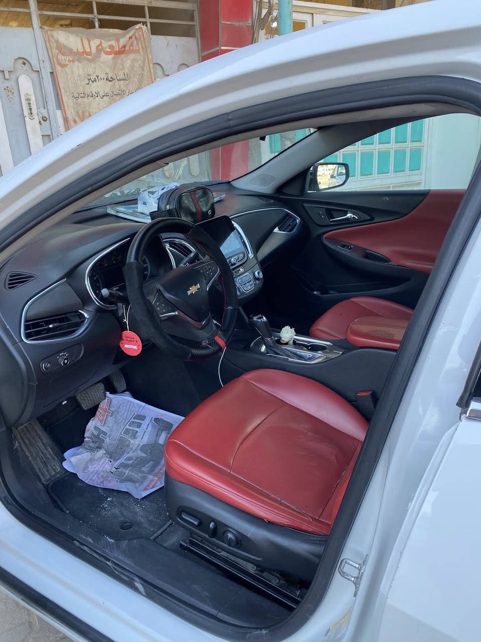 السلام عليكم شباب 
ماليبو Lt2للبيع موديل ٢٠ ماشيه ١٣٠ حادثه موضح بالصوره السياره حلوه وكاعده وكولشي شغال بيها وكدامك بالصور سياره مال جناي مداريها السياره حيل بانزين كله محسن ودهن كله اصليي تجي وتشوف نضافتها السياره بيها دحجات من برا تجي وتشوف بعينك تبريد وتدفه فولللل السياره بيها هواي مواصفات وحلوه حداديتها نص عمر يعني اني فحصتها ومتكلف هواي والله شاهد  السياره مال جناي بس يرادله ادامة للحداديه اتصل على هذا الرقم وافهمك اكثر ***********سياره حره رقم بغداد مشروع وطني غرامات ماكو مصفره مابيها ولا عيب السعر ١٢٠ وبيها مجال قليل والي ياخذها بالعافيه عليه
