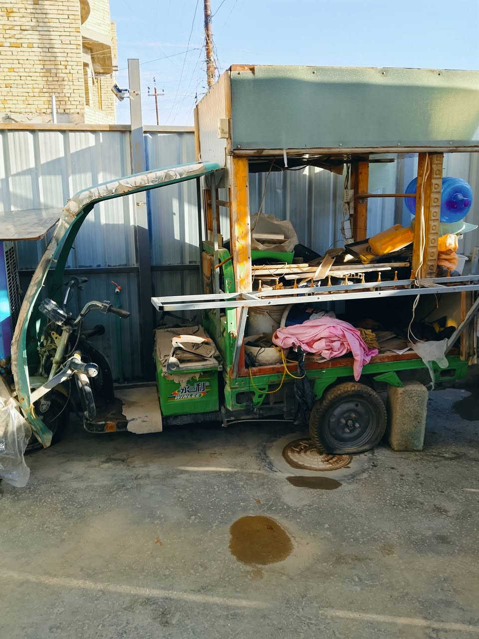 اخت الجديده بس متروكه استعملتها شهر موديل 22 ترهم كهوة ولبلبي وكلشي مكان زعفرانية سعرها مليون وربع قفل مع الحديد والخشب والكهربائيات ‏‪0772 387 4914‬‏
