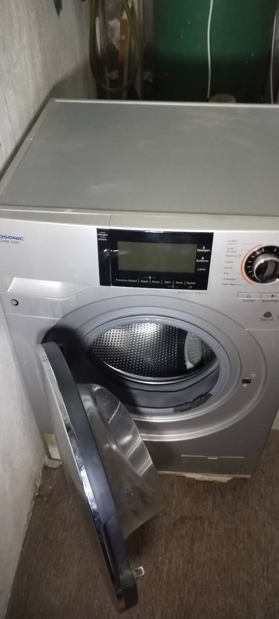 غسالة جوسينيك  8  كيلو نظافة فول سعر 150 الف وفي مجال بسيط هفالان ***********
