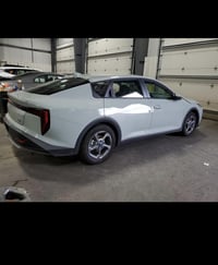 LX2025 K4  ابيعها علئ حادثها  موعد الوصول 11 /2  وصول لعقبه  سعر واصله...