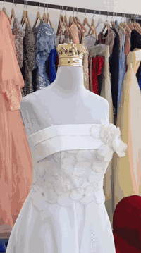 تعلن شركة لاراسا عن تجهيز الاعراس حسب الطلب وبسعار مناسبه بدله زفاف فساتين سهره مهر خطوبه علب توزيعات  
جادر خطوبة كوشات لارسا الموقع شارع الحسينية مجاو صالون ام أركان  لحجز والاستفسار التواصل على الرقم ***********
