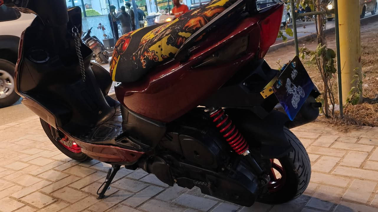 سلام عليكم.    دراجه ماكس مضلع.  ياباني ياباني.   شرط ما مفتوح برغي بيه مكينه ناعمه وتخبل ول شلعه شك لكاع دراجه علئ لفحص وين متريد افحص.  سعر 550وبيه مجال متواجد عل فيس وهاذا رقمي ***********
