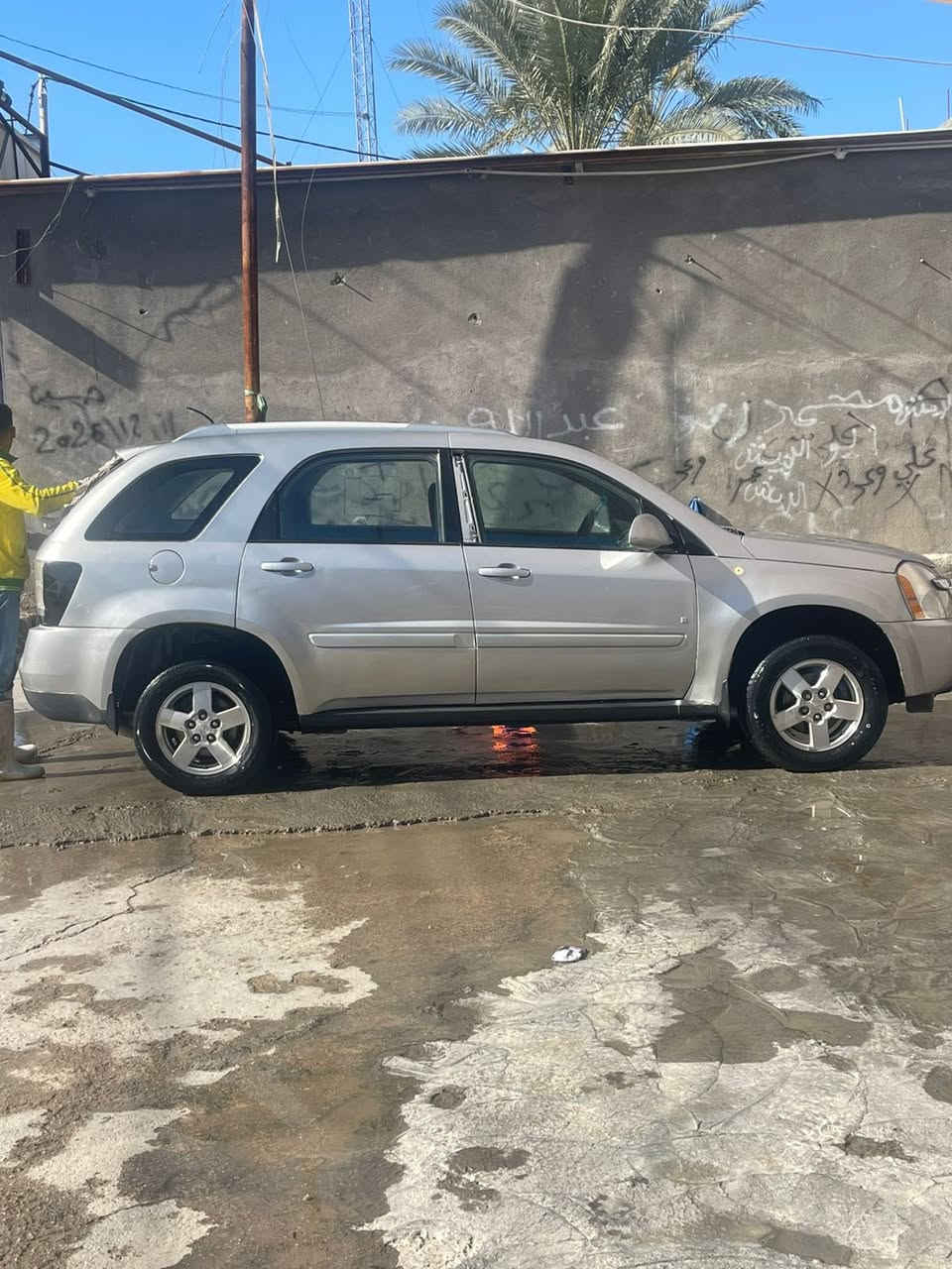 السلام عليكم 
للبيع سياره كوينكس 2008
السياره فول نظافه 
بيه صبغ حزام 
مكينه 6سلندر 3.4
السعر 65$
***********
