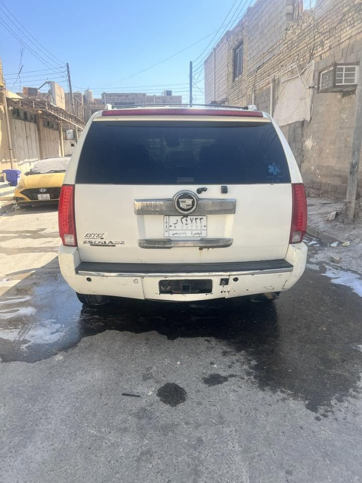 موديل 2007.    فول مواصفات ماعده فتحه سقف
المواصفات  
محرك 5300
نضام ايكو 
ويل كب 20
بدون اي ضرر  
تخم تاير جديد 
صدر جديد 
دواخل اسود 
 رقم بصره
السعر 150او بيها مجال 
مكان السياره ميسان 
رقم الهاتف 📞***********
