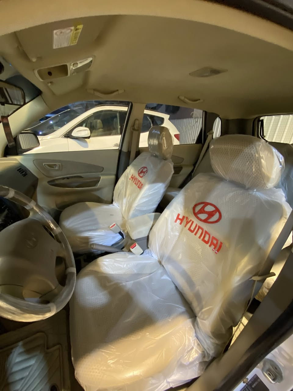 يالله
توسان 2010 خليجي رقم اربيل الدولي الجديد الانكليزي هزة وسنويه مجدد لل 2031 
تحويل ووكاله مباشر 
فول للاخير عدى الفتحه 
محرك 2000دوش 
ويل كب كروم 
اربع دسك 
داخل بيجي 
شاشه 
تبريد ثلج 🧊 

السيارة مكينه وكير وحداديه وتخم تاير وتبريد كلها جديد وجاهزة دينار ماتصرف عليها شرط 

السيارة مكفوله كفاله عامه من ضربه وصبغ وتبديل وبارد وحالوب وفتح من كلشي مكفوله ✅

السعر ((128)) وبيها مجال 

مكاني النجف // للاتصال // ‭٠٧٨٠ ٦٥٧ ٨٩٠٤‬
