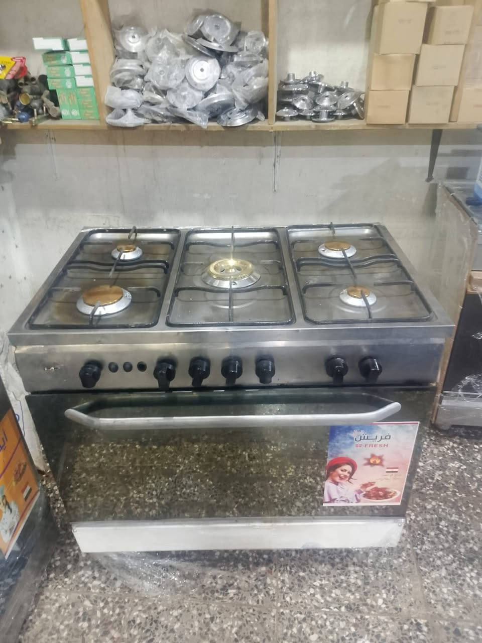 طباخ البيع على عرض يومين سعره 120 نضيف مابي اي ضرر كله شغال وناره زركه فرن شغال فوك وجوه البيع مكان بغداد معامل ولي شراي يتصل ع رقمي ***********
